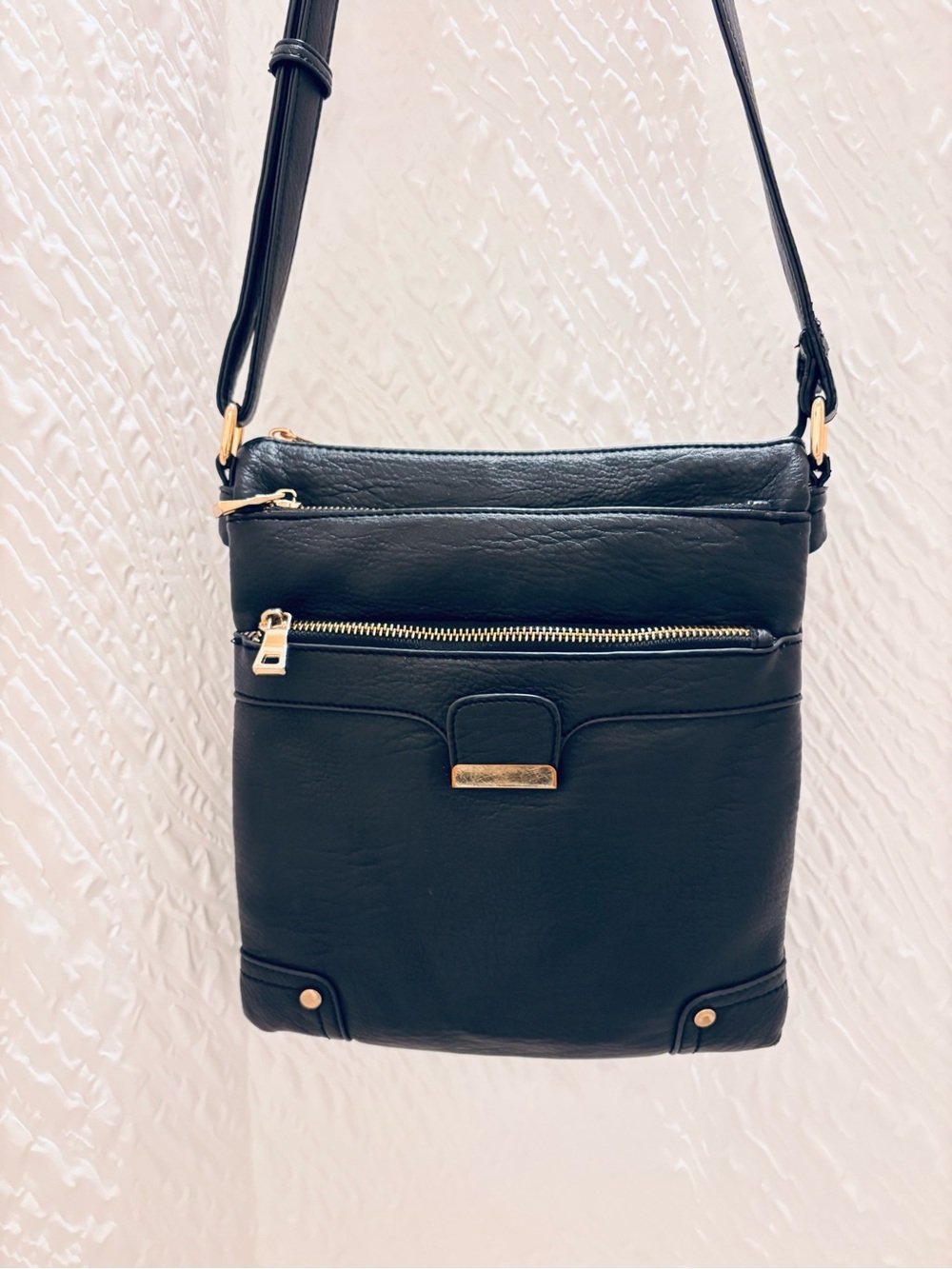 Isabelle Black Crossbody messenger Shoulder Bag with Gold Hardware - Picture 3 of 6